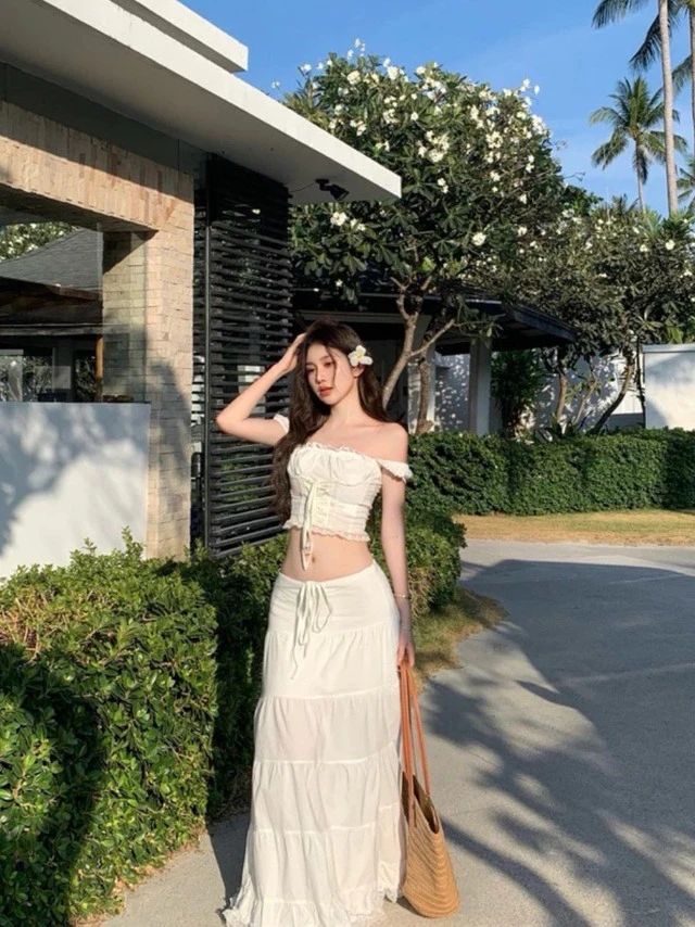 Váy đơn sắc dáng pose dịu mắt