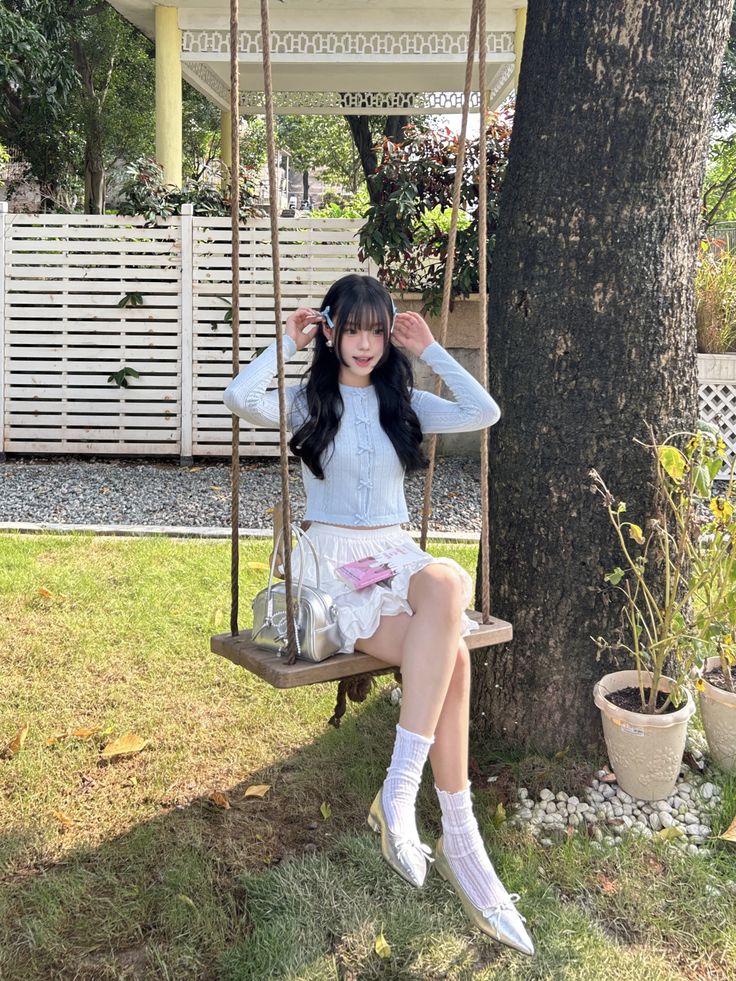 Tư thế đơn giản cho váy ngắn nổi bật