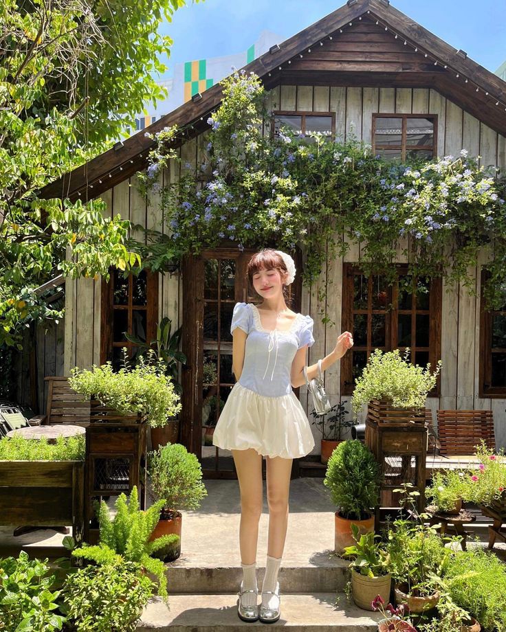 Váy ngắn thêm ấn tượng nhờ dáng xinh