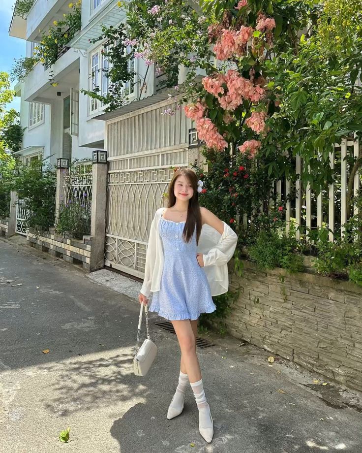 Dáng đứng thẳng giúp chân trông dài hơn