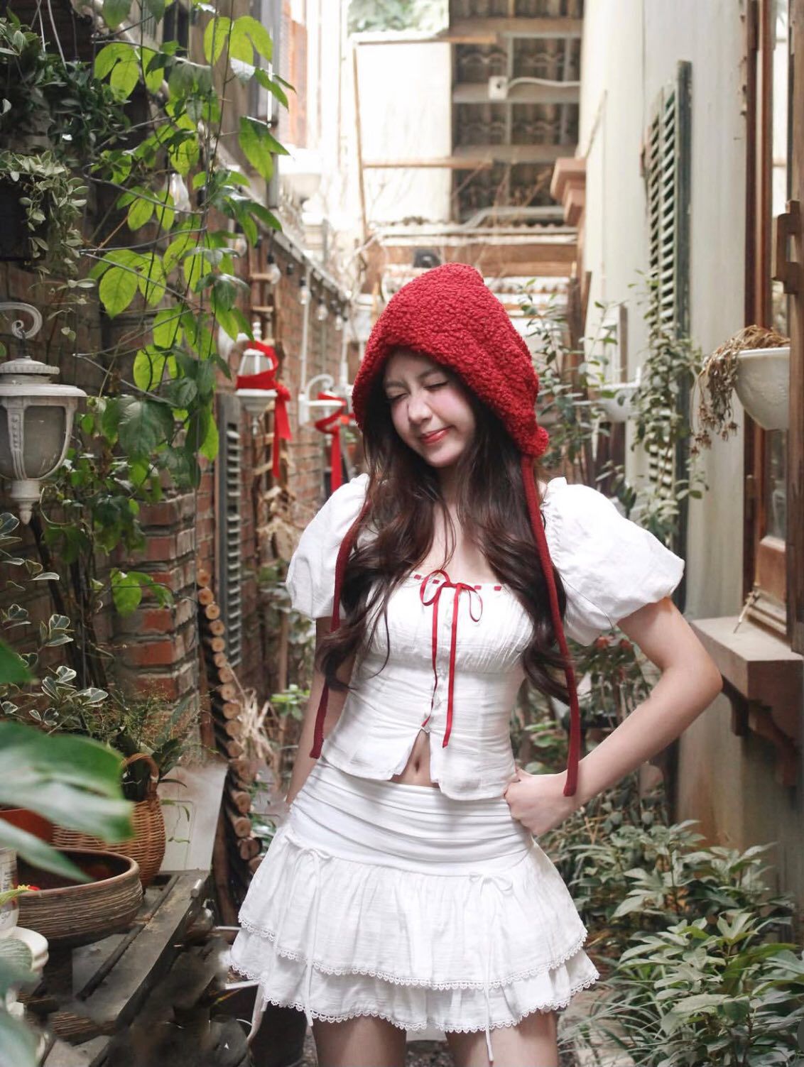 Tư thế thư giãn cho ảnh váy ngắn