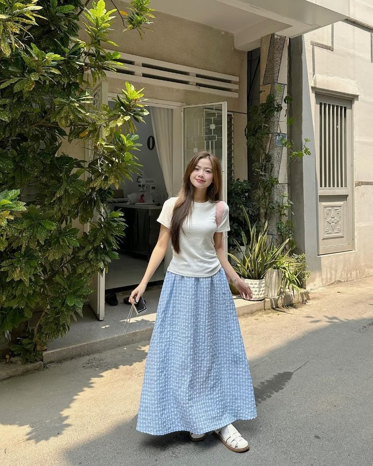 cách tạo dáng chụp ảnh đẹp khi mặc chân váy