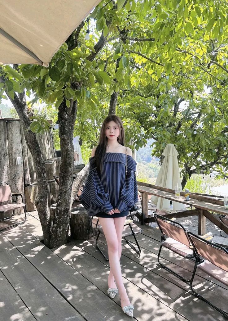 Váy ngắn dễ phối hợp với nhiều dáng