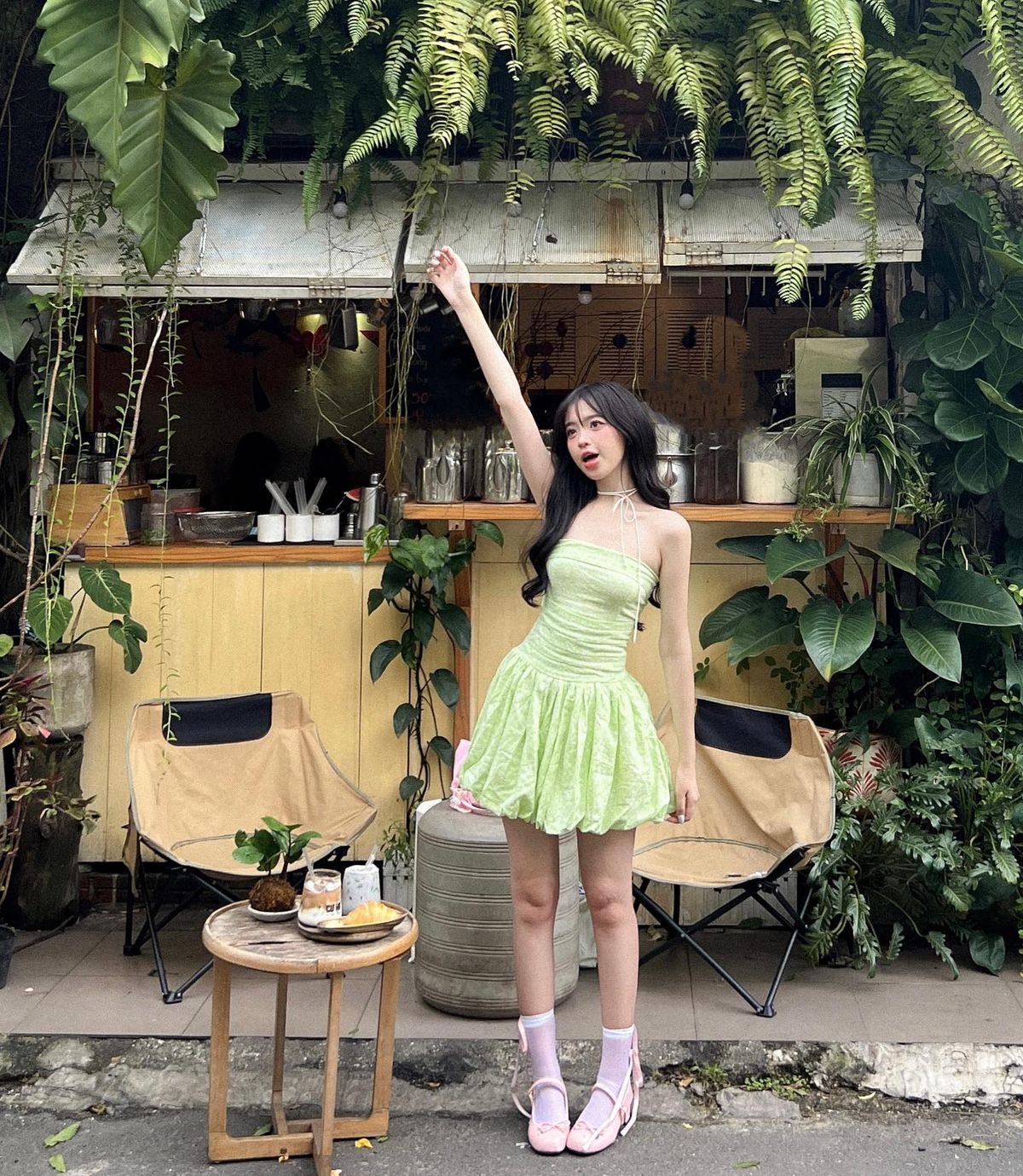 Một chút nghiêng người tăng nét duyên dáng