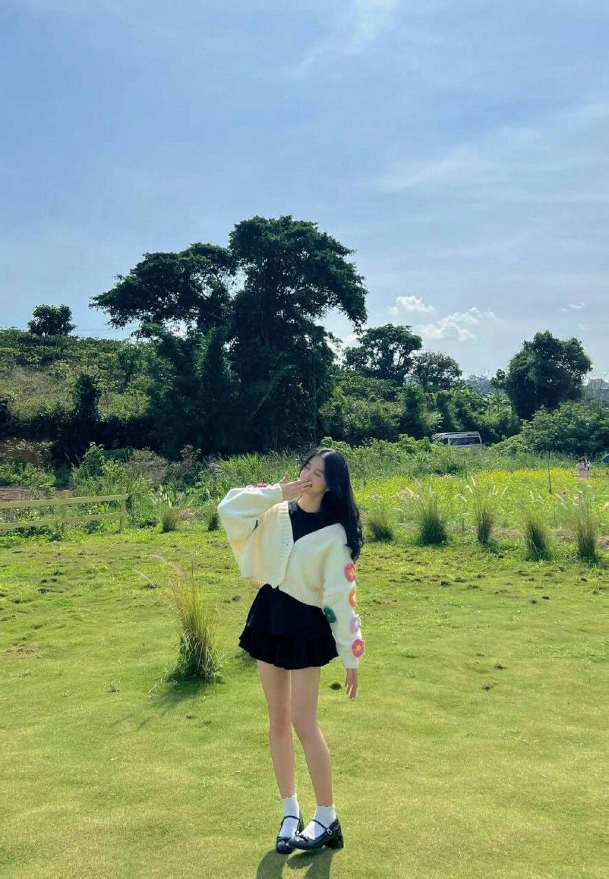 Váy ngắn càng đẹp khi dáng nhẹ nhàng