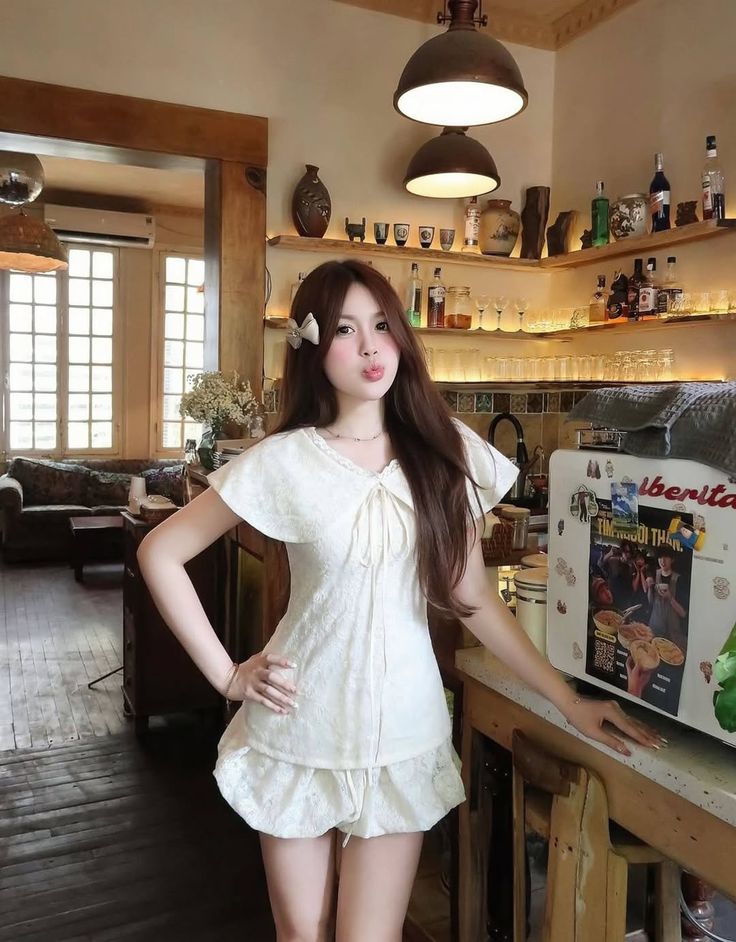 Váy ngắn hợp với bước đi nhẹ nhàng