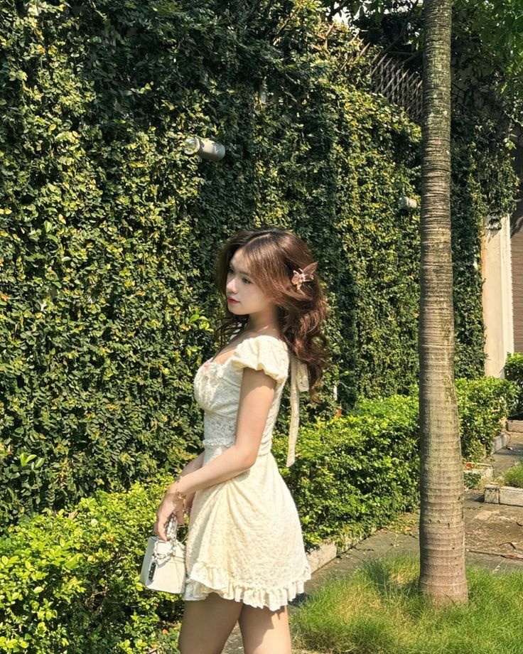 Váy ngắn cùng nụ cười là đủ xinh