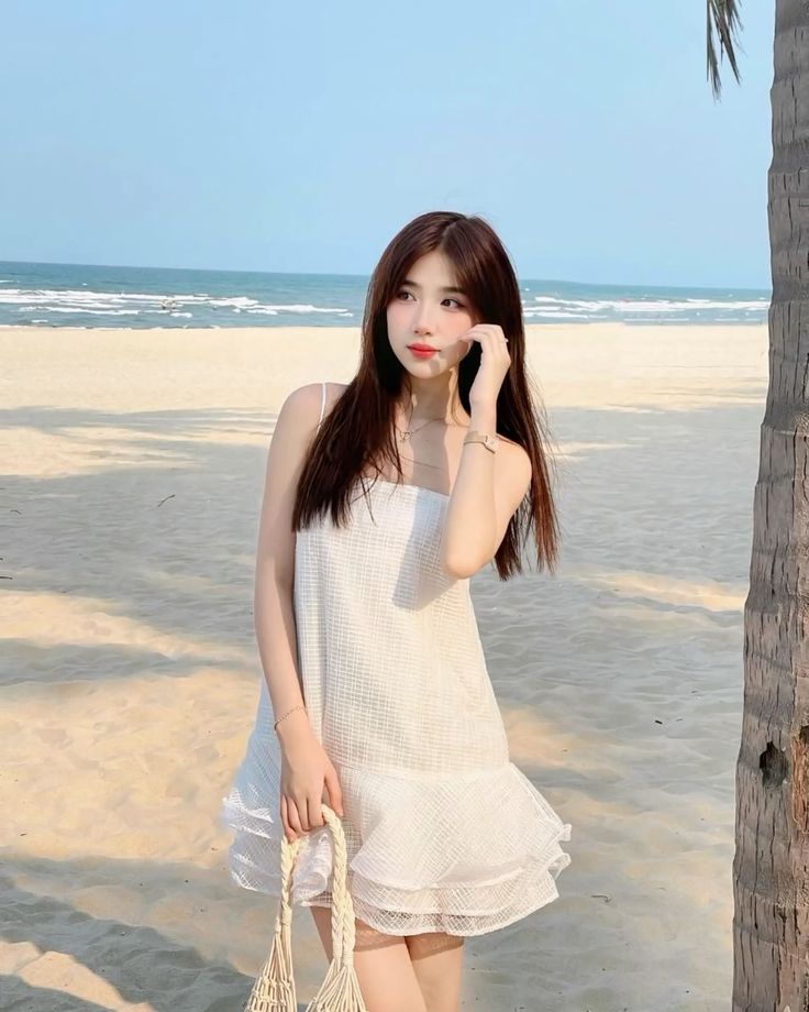 Một dáng đơn giản giữa không gian biển