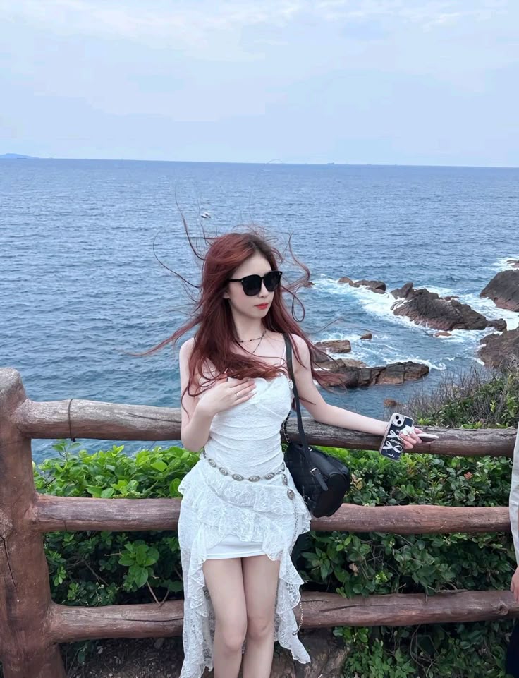 Váy bay bồng bềnh cùng nắng và gió