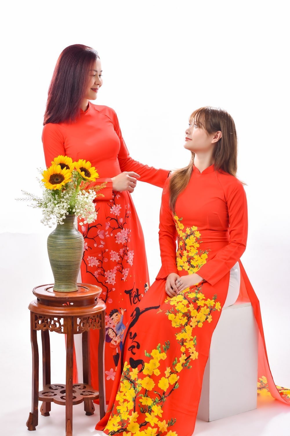 Anh ao dai 2 me con 6 min