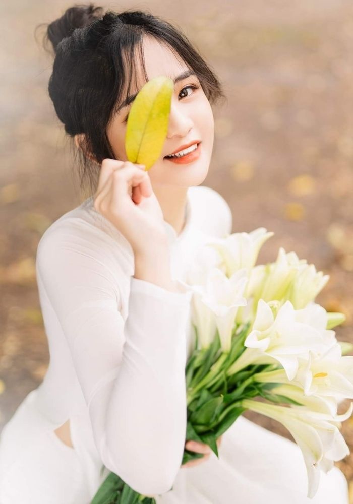 Kiểu tạo dáng che mặt được các bạn nữ yêu thích