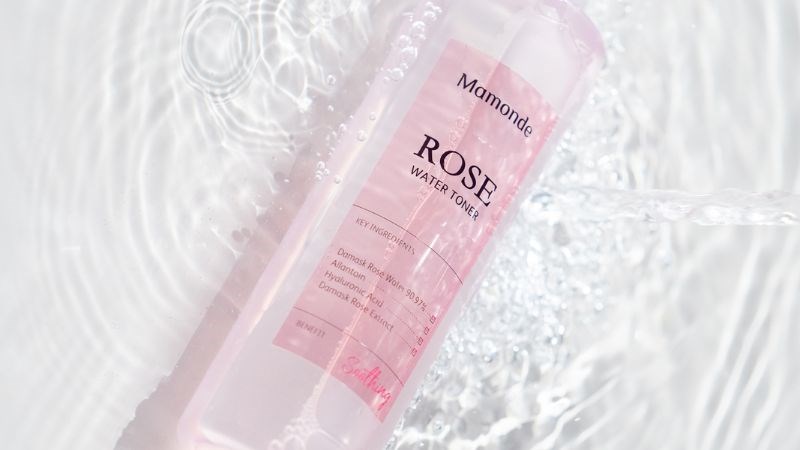 Toner Mamonde Rose Water giúp dưỡng ẩm và chăm sóc làn da mịn màng từ sâu bên trong