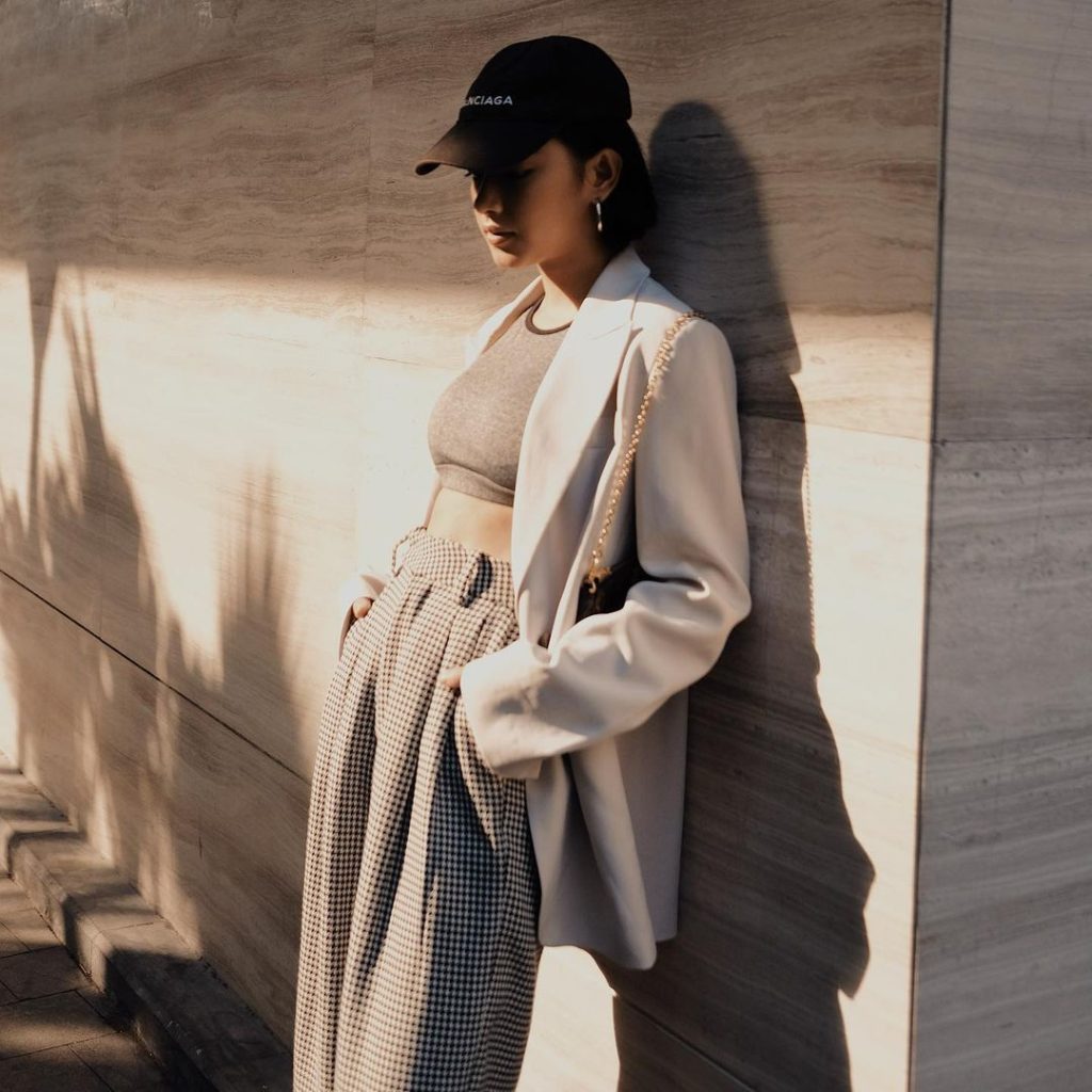 cách chụp hình đẹp với mũ lưỡi trai