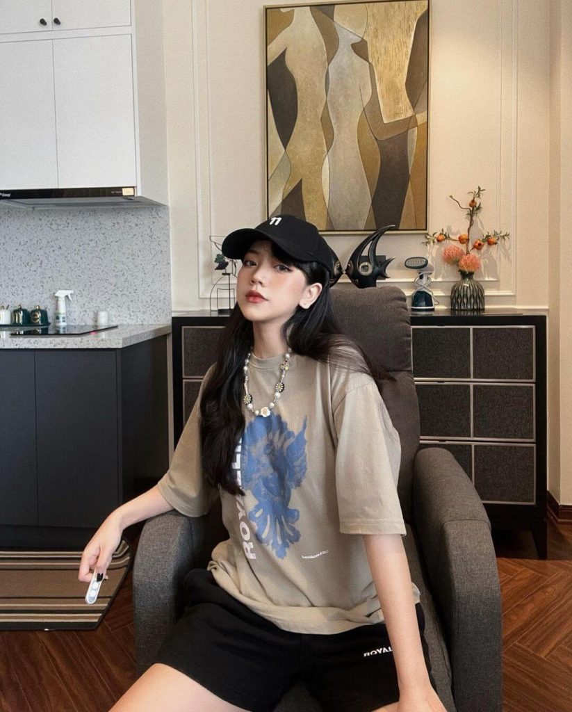 cách tạo dáng chụp ảnh đội mũ lưỡi trai