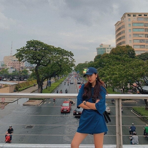 hướng dẫn cách tạo dáng chụp ảnh với mũ lưỡi trai