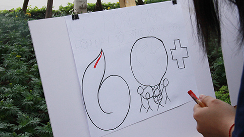 Đi bộ, vẽ tranh hưởng ứng Giờ Trái Đất 2018