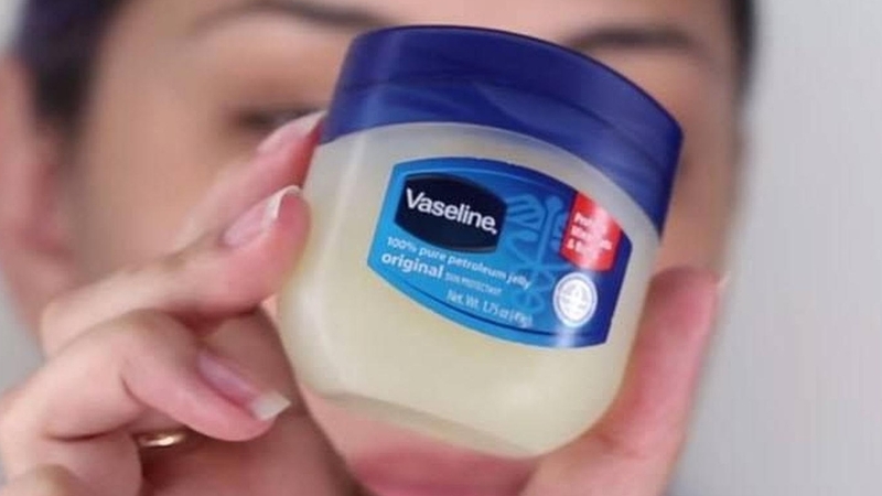 Cách trị mụn đầu đen bằng vaseline thần thánh