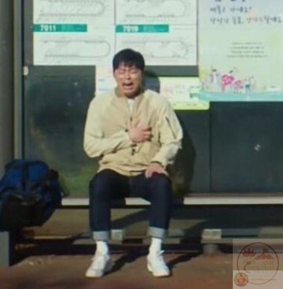 Một ảnh chế hài hước tái hiện cảnh ngực quặn đau vì điểm kiểm tra quá thấp