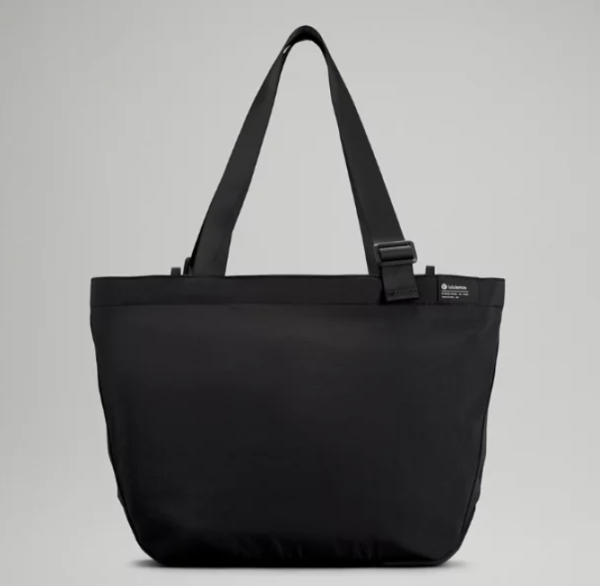 Khám phá túi xách Lululemon đang làm mưa làm gió thời gian gần đây