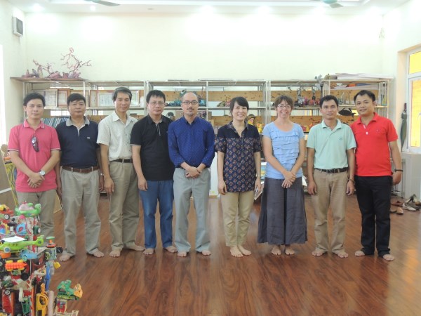 Chấm giải cuộc thi vẽ tranh “Trái đất trong tay em”