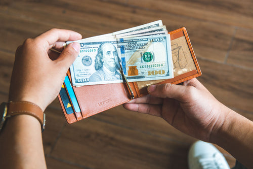 Ví mini đủ ngăn để đựng tiền, card và các giấy tờ khác