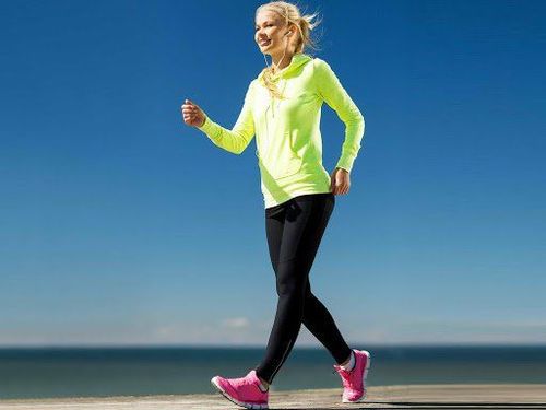 Mỗi người nên dành khoảng 15 phút - 20 phút/ ngày để đi bộ nhanh