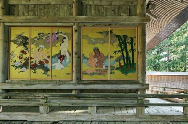 Ngôi đền Nhật Bản gây tranh cãi vì treo tranh khỏa thân