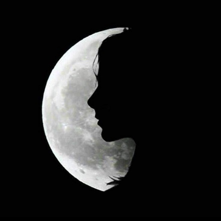 Tải ảnh đại diện màu đen cho Facebook phụ nữ cô đơn