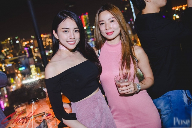 Phối đồ đi bar đẹp phải phù hợp với xu hướng thời trang. Ảnh: Internet