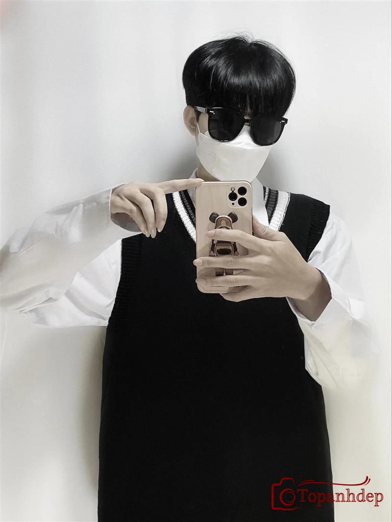 K9 tạo dáng trước gương đẹp trai