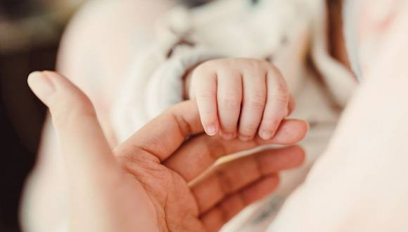 Sinh con thứ ba, cặp vợ chồng bị thu 1 tỷ đồng gây tranh cãi gay gắt trên mạng xã hội