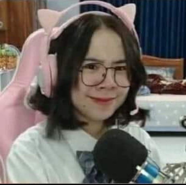 Ảnh dìm Simmy tạo nên những tiếng cười cho cộng đồng