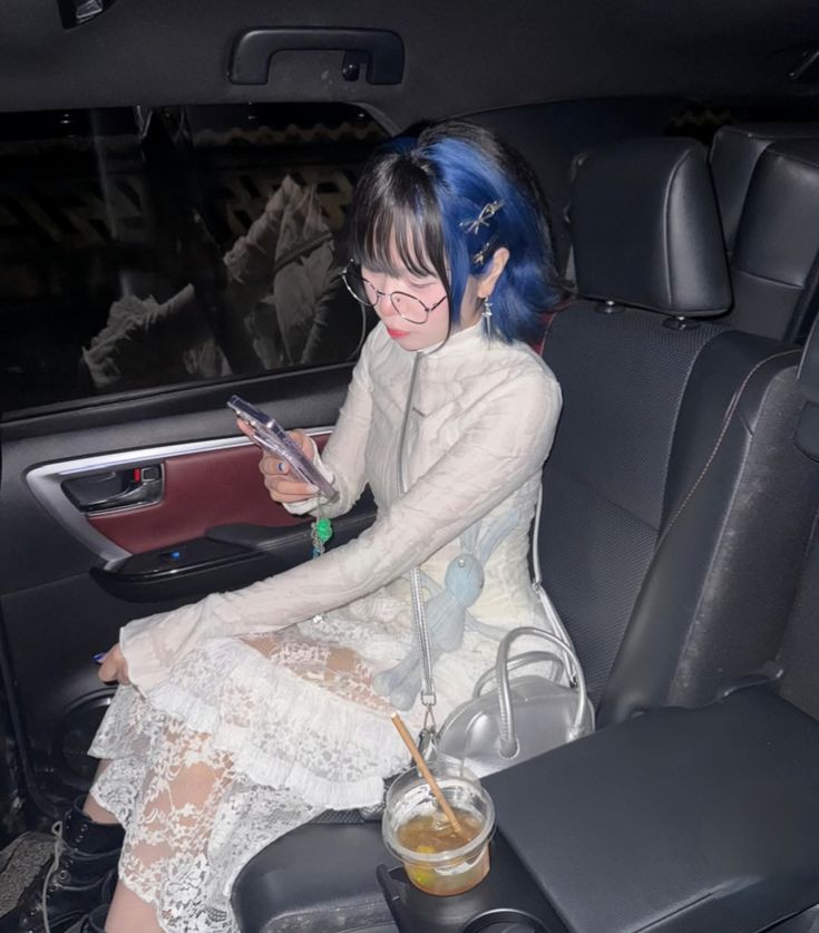 Mèo Simmy là ai khiến hàng triệu fan quan tâm dõi theo