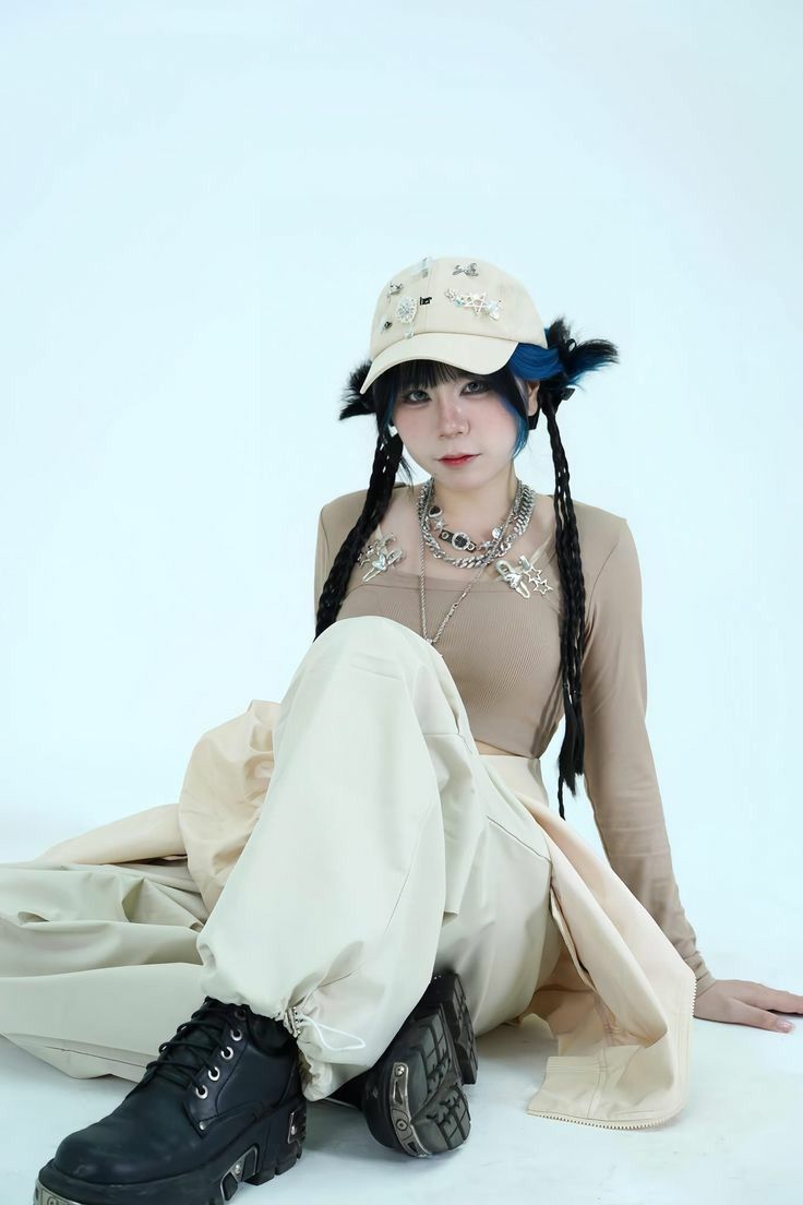 Mèo Simmy là ai mà được yêu mến cả trên TikTok