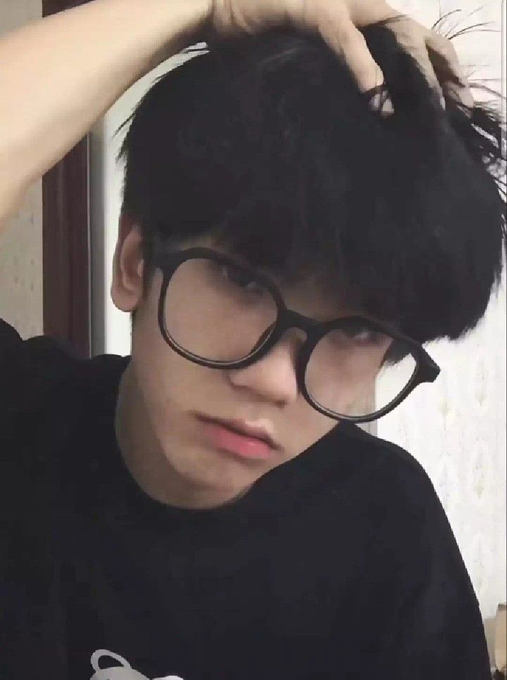 Ảnh trai K8 được nhiều người yêu thích nhờ phong cách giản dị nhưng cuốn hút