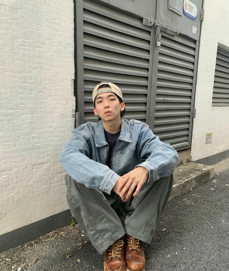 Nét mặt lạnh lùng chuẩn ảnh mặt boy phố cá tính