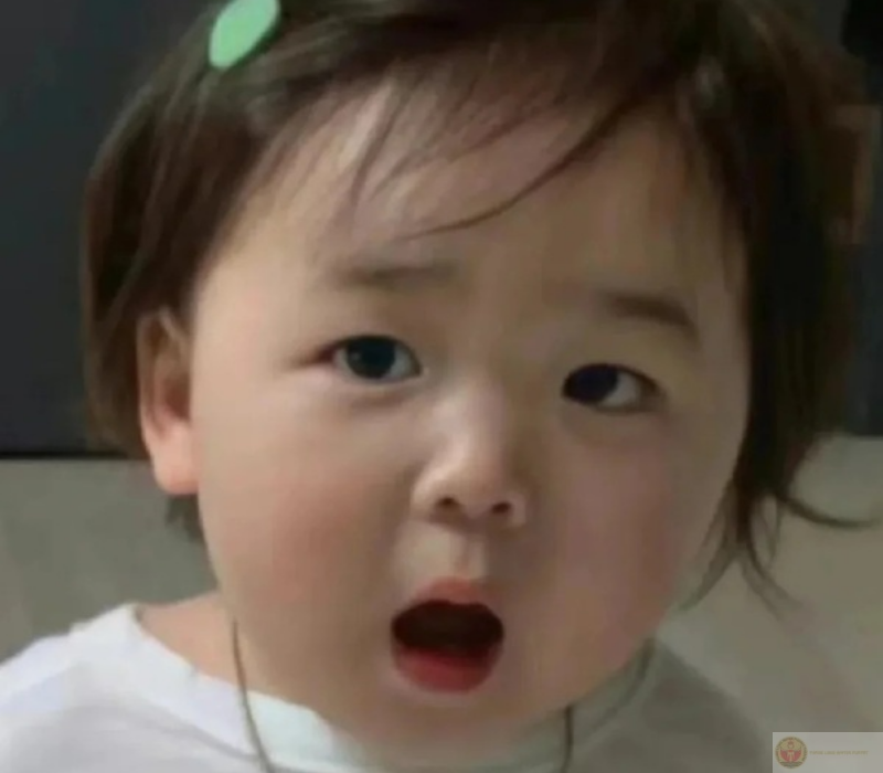 Meme ngạc nhiên khi vô tình bị gọi tên trong giờ kiểm tra trước cả lớp đông người