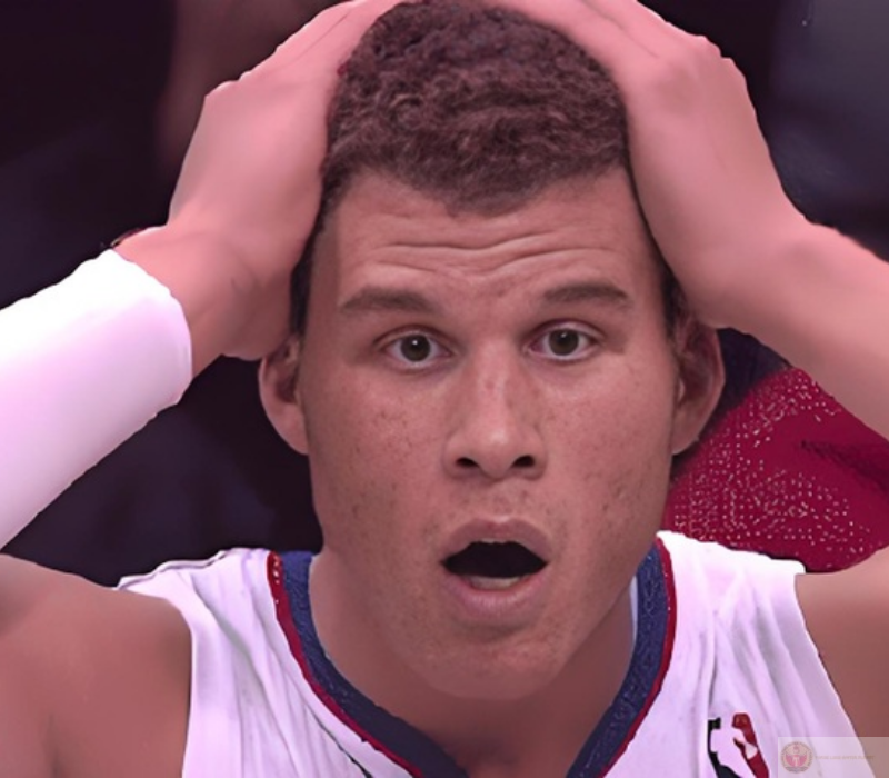 Hình ảnh ngạc nhiên ôm đầu biểu lộ sự bối rối không nói nên lời