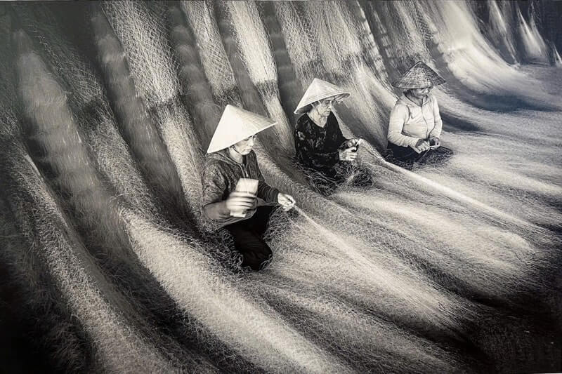 hình nền có màu đen - trắng, buồn man mát 