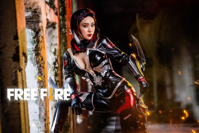 Chị đại cool ngầu trong bộ cosplay nóng bỏng
