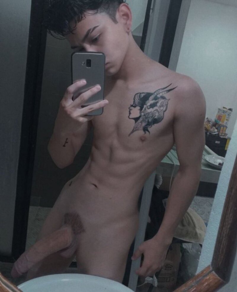 trai tây khoe cặc