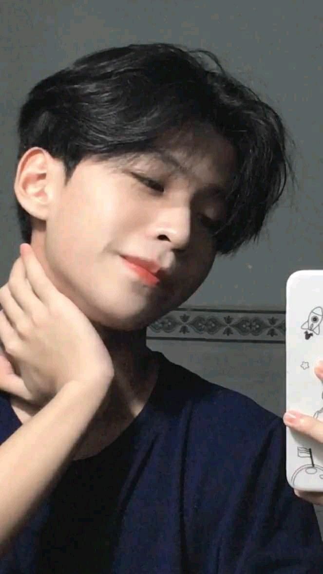 Ảnh trai đẹp K11 đáng yêu được chia sẻ nhiều trên các hội nhóm mạng xã hội