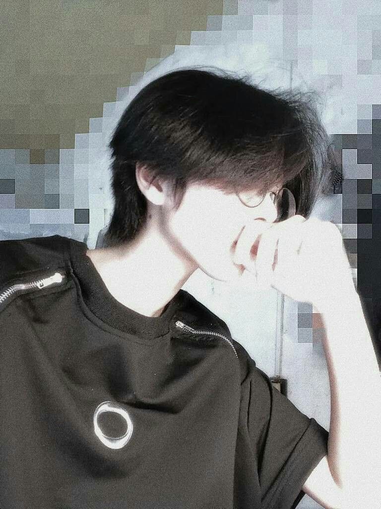 Ảnh trai K12 nổi bật trong các nhóm chia sẻ hình ảnh của cộng đồng mạng