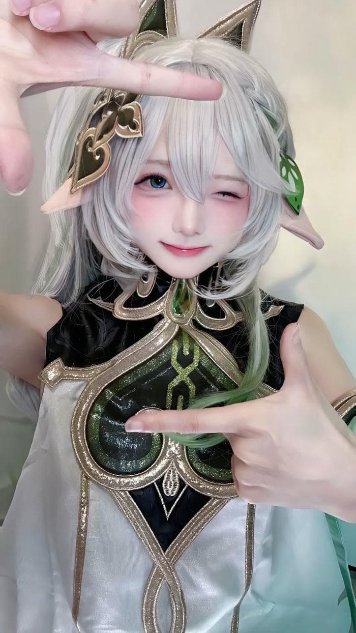 cô gái cosplay nhân vật anime