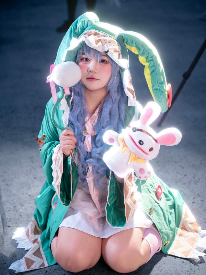 Gái xinh cosplay nhân vật anime thỏ xanh tai dài đáng yêu