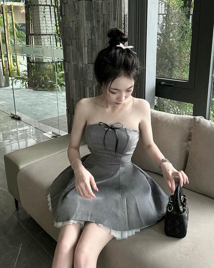 Ảnh gái xinh mặc váy ngắn khoe dáng, thu hút mọi ánh nhìn