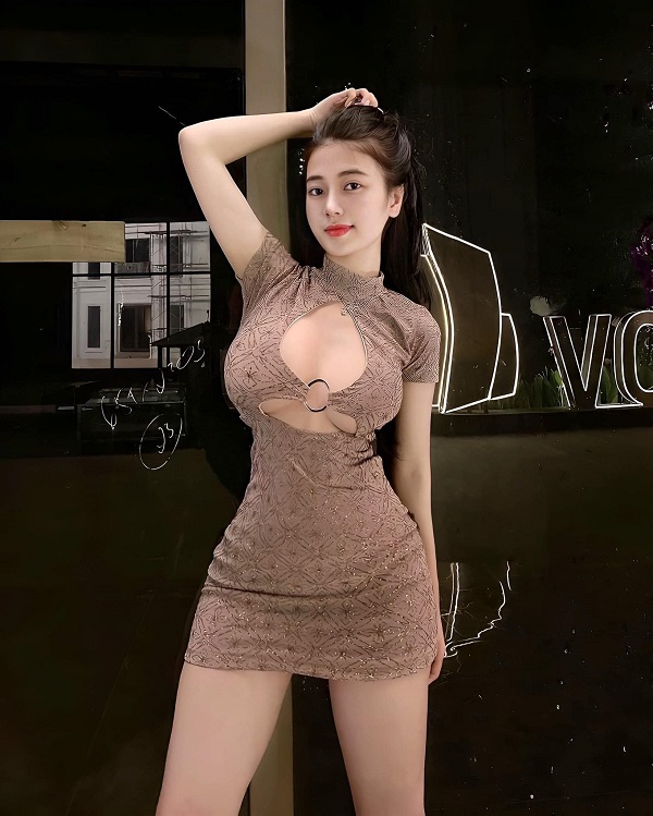 Ảnh gái xinh mặc váy ngắn, dáng cực phẩm!