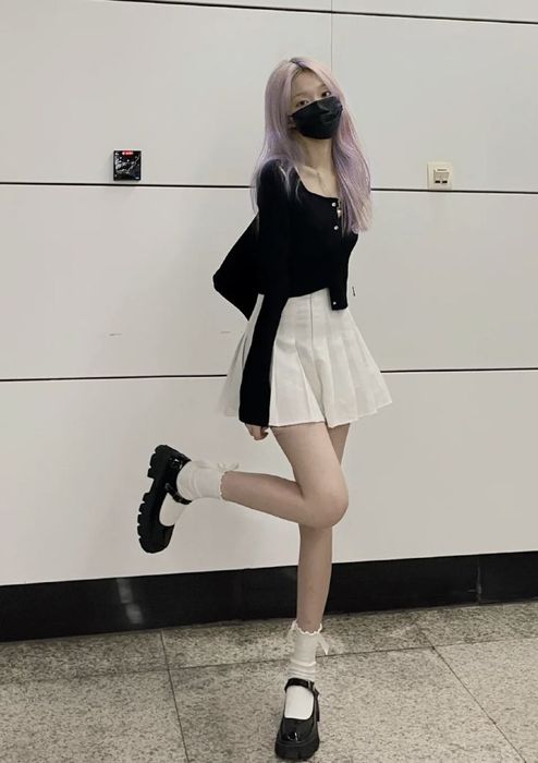 Bức ảnh gái xinh mặc váy ngắn bí ẩn, che mặt, cực quyến rũ