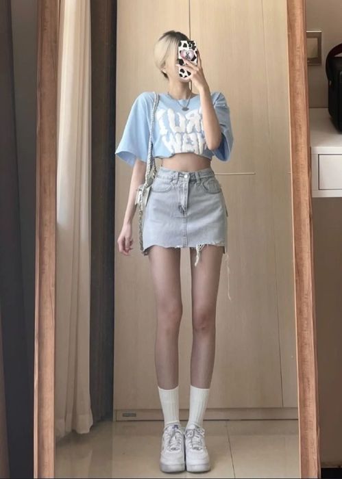 Ảnh gái xinh mặc váy ngắn che mặt, gợi cảm và cuốn hút