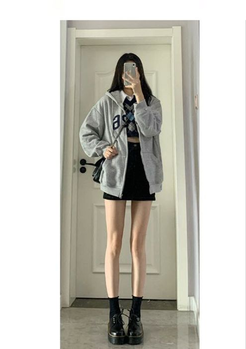 Ảnh gái xinh váy ngắn, dáng chuẩn không cần chỉnh